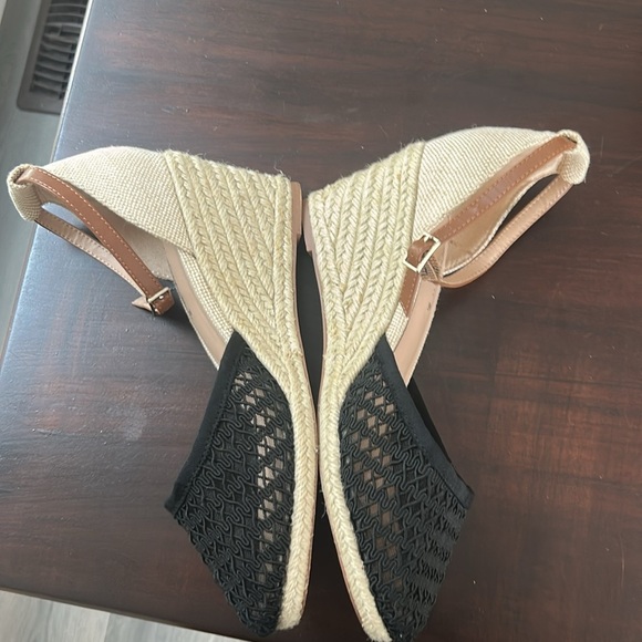 In Every Story Penningtons Wide Wedge Shoes Lace Mesh Toe Size 9 W - Picture 10 of 15